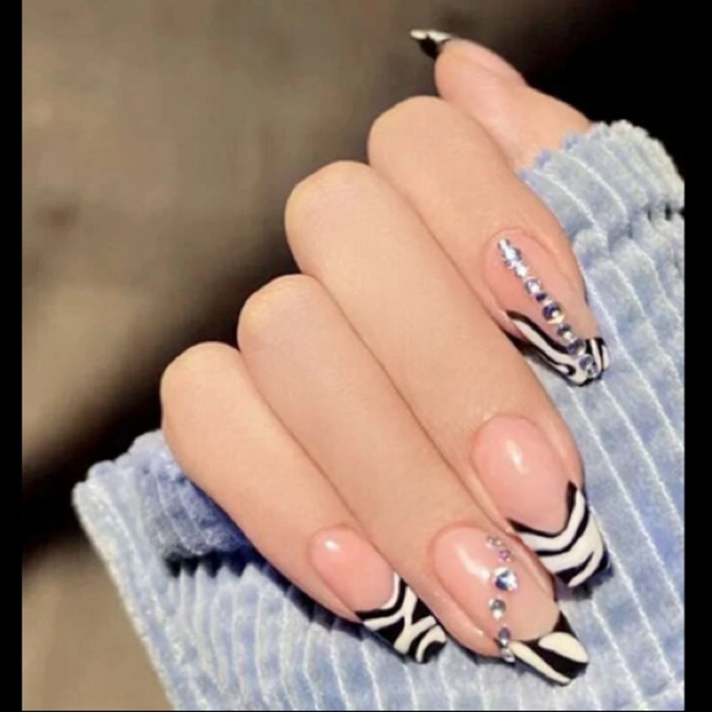 Press on nails